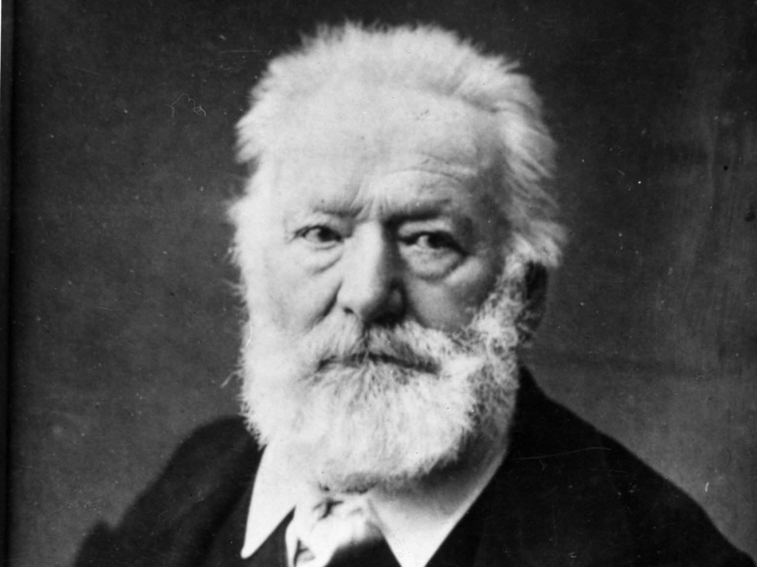 "¡Nunca insulten a la mujer caída!…" de Victor Hugo (Poema) - Frases